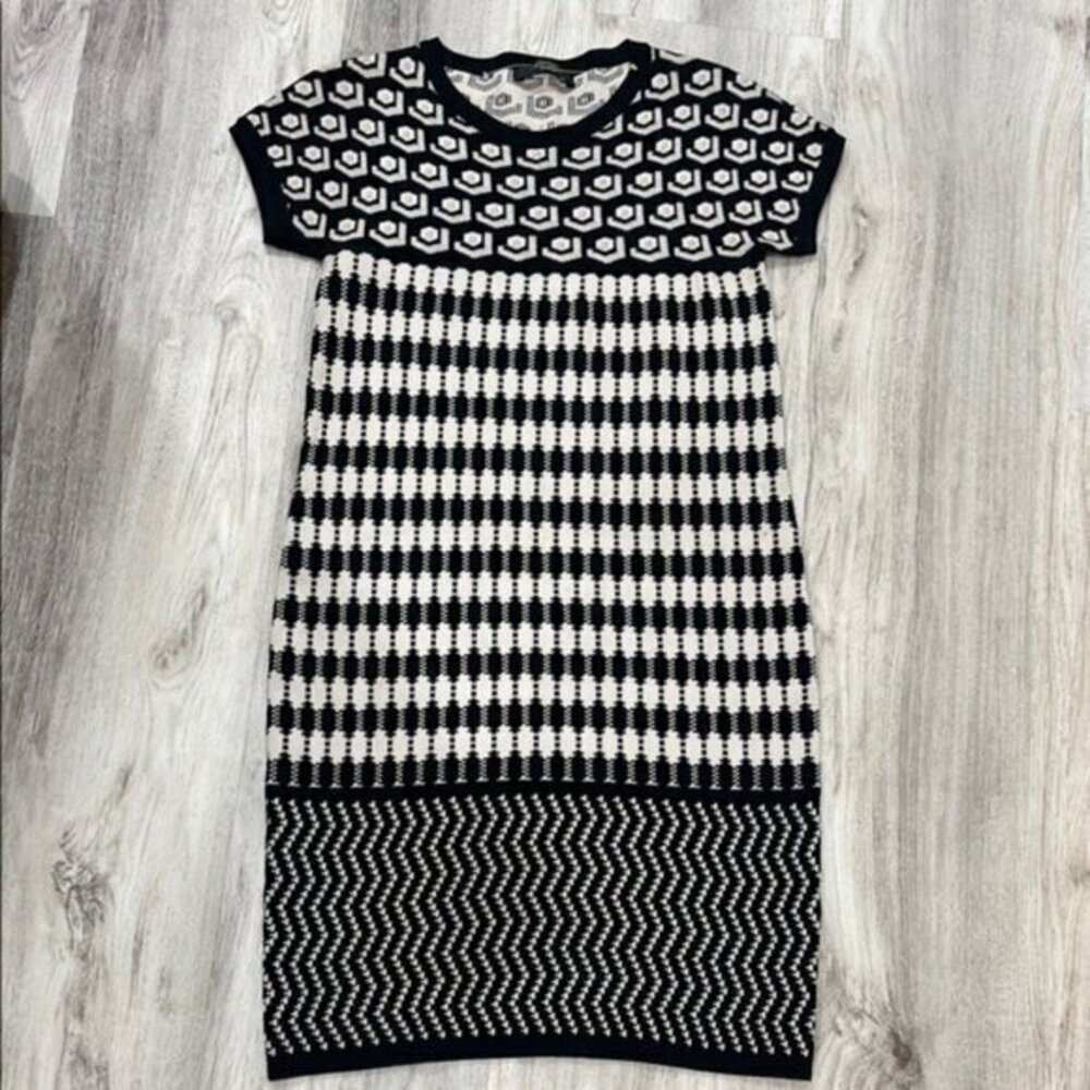 MaxMara Black and Cream Knit  black and beige sweater dress size Small